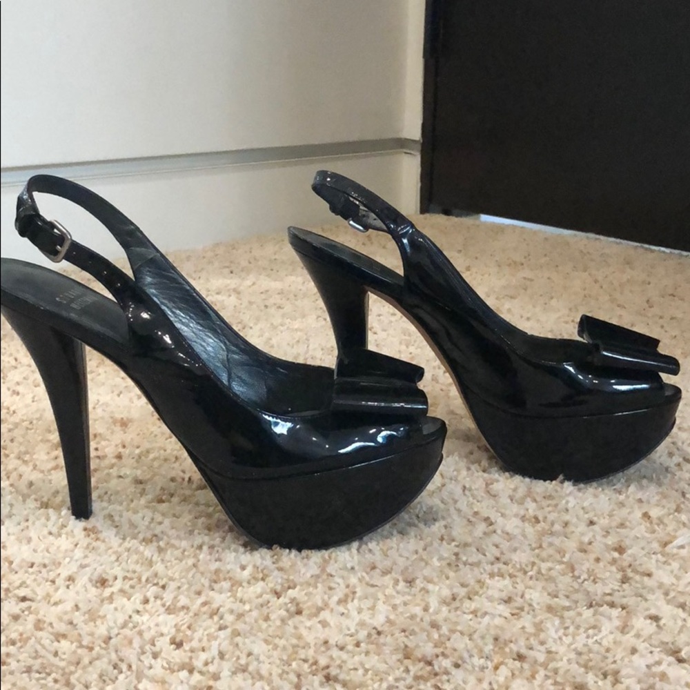 Stuart Weizman Patent Leather Bow Pumps